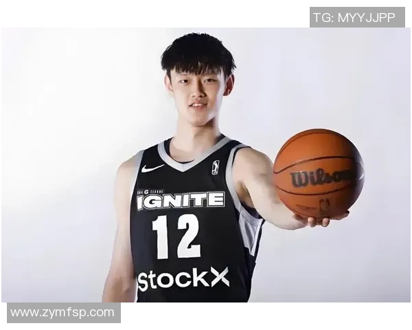 曾凡博：从青涩新星到篮球场上的璀璨明珠的成长之路